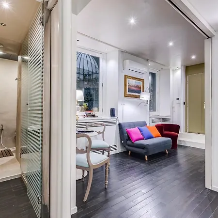 Via Condotti Private Apartment