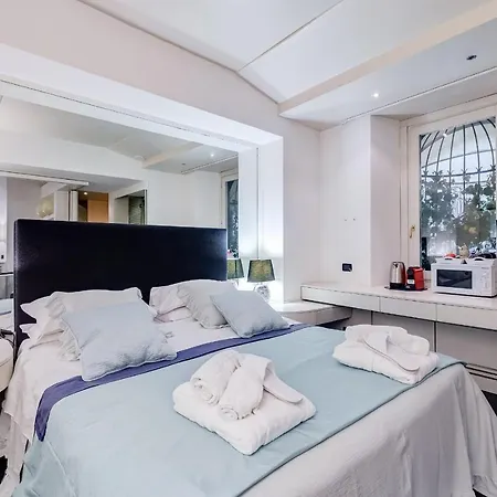 Via Condotti Private Apartment